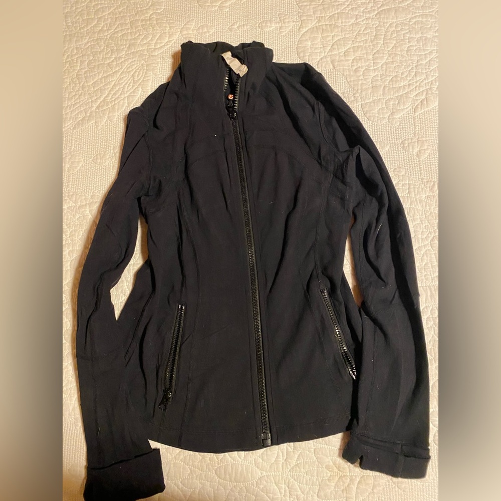 Lululemon define jacket size 8. Black. Very good condition. Rarely worn.